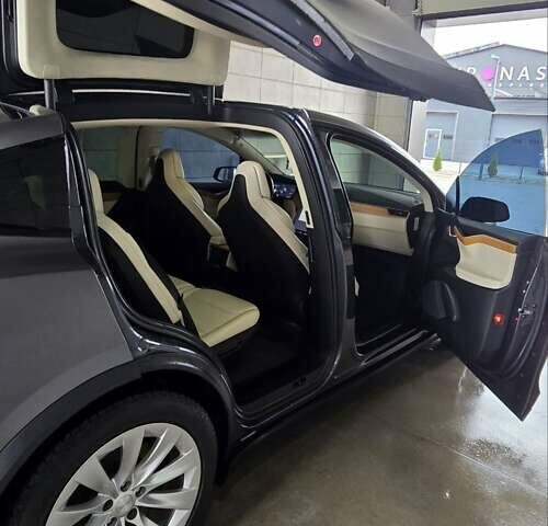 Серый Тесла Модель Х, объемом двигателя 0 л и пробегом 147 тыс. км за 33999 $, фото 14 на Automoto.ua