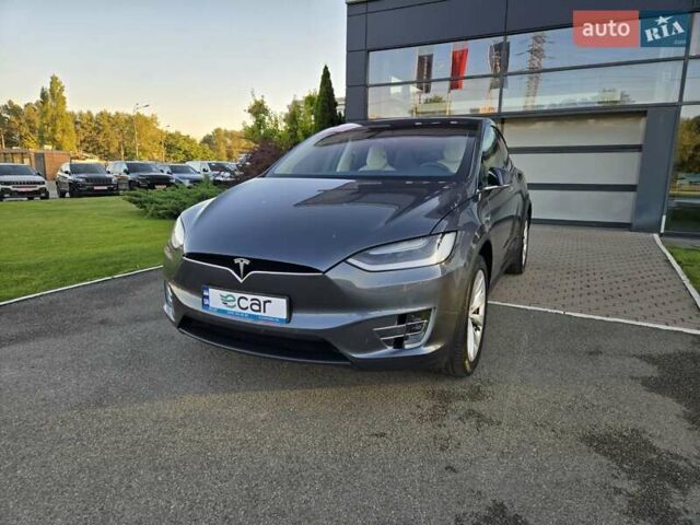 Серый Тесла Модель Х, объемом двигателя 0 л и пробегом 56 тыс. км за 26688 $, фото 2 на Automoto.ua