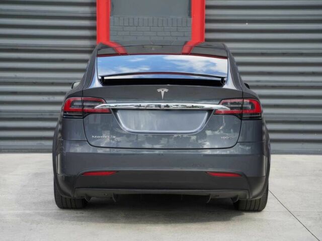 Серый Тесла Модель Х, объемом двигателя 0 л и пробегом 39 тыс. км за 19000 $, фото 5 на Automoto.ua