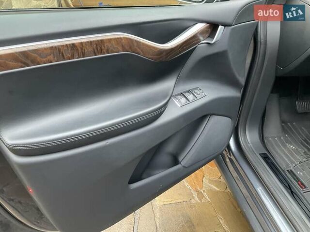 Серый Тесла Модель Х, объемом двигателя 0 л и пробегом 92 тыс. км за 26499 $, фото 13 на Automoto.ua