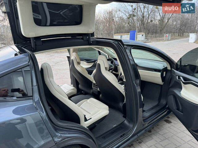 Серый Тесла Модель Х, объемом двигателя 0 л и пробегом 114 тыс. км за 43350 $, фото 39 на Automoto.ua