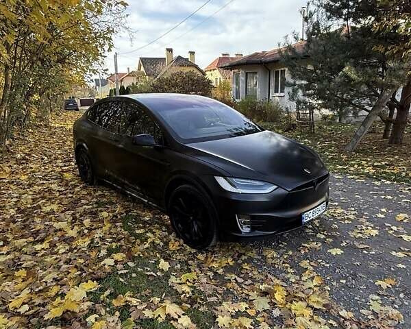 Серый Тесла Модель Х, объемом двигателя 0 л и пробегом 117 тыс. км за 28400 $, фото 2 на Automoto.ua