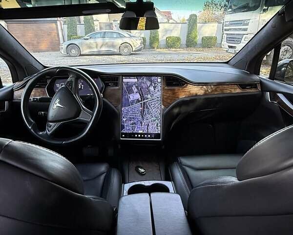 Серый Тесла Модель Х, объемом двигателя 0 л и пробегом 117 тыс. км за 28400 $, фото 11 на Automoto.ua