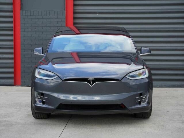Серый Тесла Модель Х, объемом двигателя 0 л и пробегом 39 тыс. км за 19000 $, фото 1 на Automoto.ua