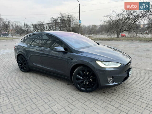 Серый Тесла Модель Х, объемом двигателя 0 л и пробегом 114 тыс. км за 48900 $, фото 7 на Automoto.ua