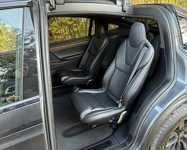 Серый Тесла Модель Х, объемом двигателя 0 л и пробегом 117 тыс. км за 28400 $, фото 12 на Automoto.ua