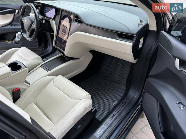 Серый Тесла Модель Х, объемом двигателя 0 л и пробегом 114 тыс. км за 43350 $, фото 22 на Automoto.ua