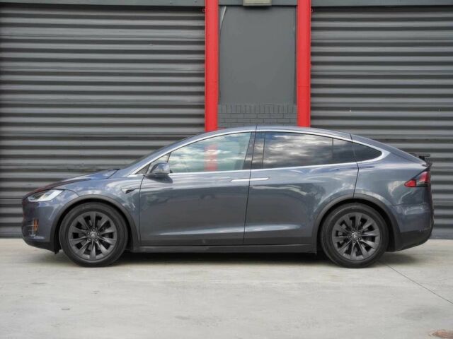 Серый Тесла Модель Х, объемом двигателя 0 л и пробегом 39 тыс. км за 19000 $, фото 3 на Automoto.ua