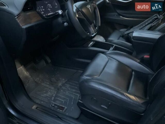 Серый Тесла Модель Х, объемом двигателя 0 л и пробегом 92 тыс. км за 26499 $, фото 16 на Automoto.ua