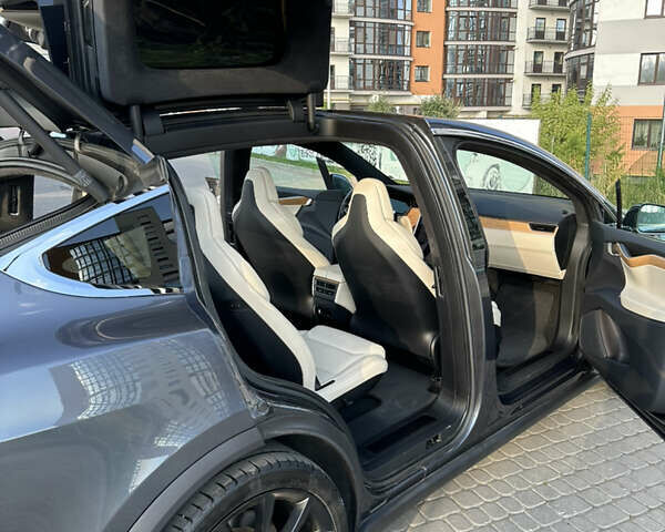 Серый Тесла Модель Х, объемом двигателя 0 л и пробегом 99 тыс. км за 43000 $, фото 16 на Automoto.ua