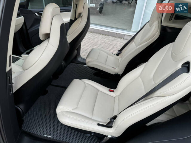 Серый Тесла Модель Х, объемом двигателя 0 л и пробегом 114 тыс. км за 43350 $, фото 29 на Automoto.ua