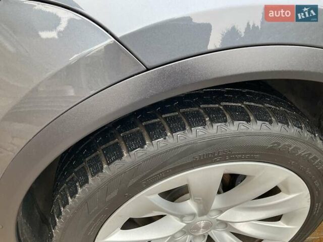 Серый Тесла Модель Х, объемом двигателя 0 л и пробегом 92 тыс. км за 26499 $, фото 9 на Automoto.ua