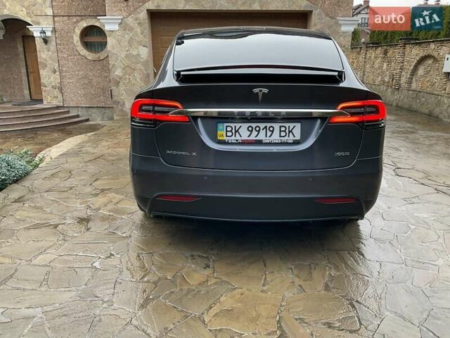 Серый Тесла Модель Х, объемом двигателя 0 л и пробегом 92 тыс. км за 26499 $, фото 5 на Automoto.ua