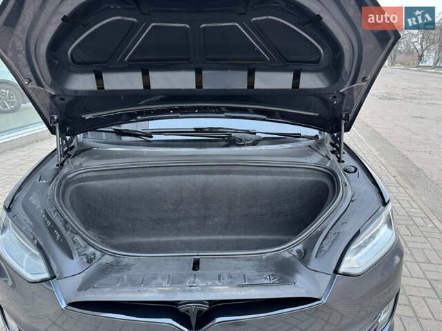 Серый Тесла Модель Х, объемом двигателя 0 л и пробегом 114 тыс. км за 43350 $, фото 48 на Automoto.ua
