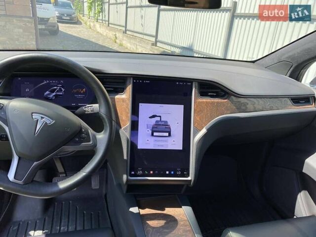 Серый Тесла Модель Х, объемом двигателя 0 л и пробегом 48 тыс. км за 62000 $, фото 1 на Automoto.ua