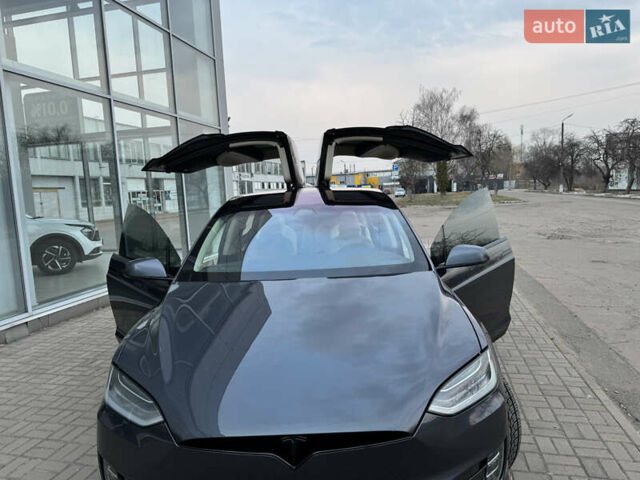 Серый Тесла Модель Х, объемом двигателя 0 л и пробегом 114 тыс. км за 48900 $, фото 32 на Automoto.ua