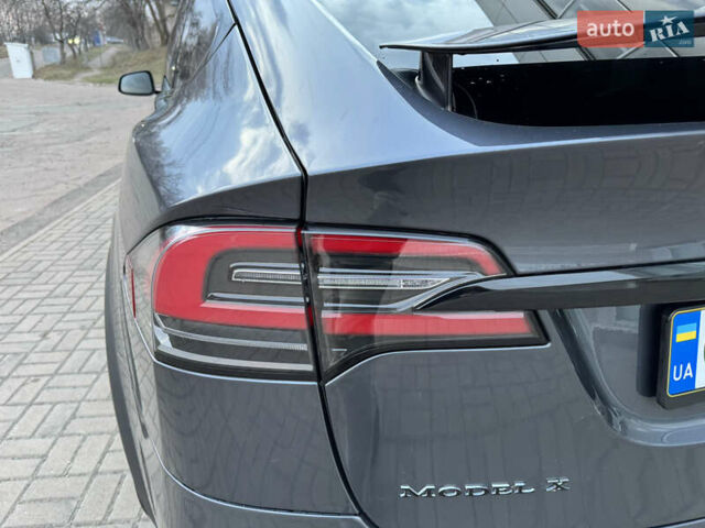 Серый Тесла Модель Х, объемом двигателя 0 л и пробегом 114 тыс. км за 43350 $, фото 52 на Automoto.ua