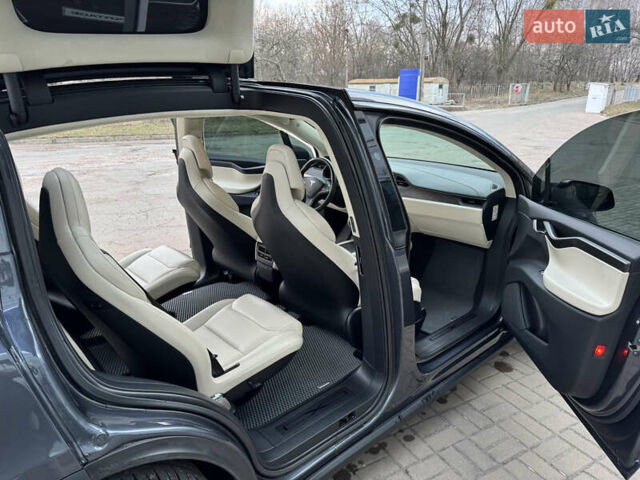 Серый Тесла Модель Х, объемом двигателя 0 л и пробегом 114 тыс. км за 43350 $, фото 27 на Automoto.ua