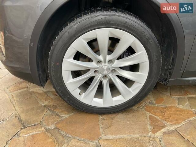 Серый Тесла Модель Х, объемом двигателя 0 л и пробегом 92 тыс. км за 26499 $, фото 8 на Automoto.ua