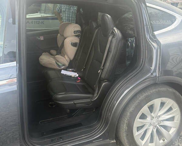 Сірий Тесла Модель Х, об'ємом двигуна 0 л та пробігом 57 тис. км за 29999 $, фото 6 на Automoto.ua