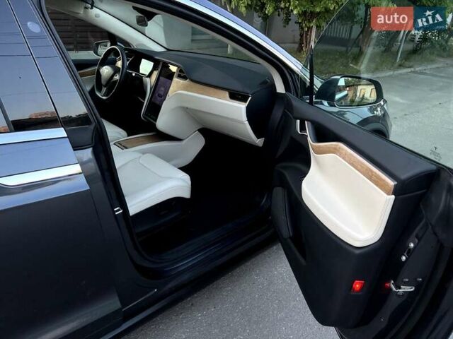 Серый Тесла Модель Х, объемом двигателя 0 л и пробегом 165 тыс. км за 22900 $, фото 10 на Automoto.ua