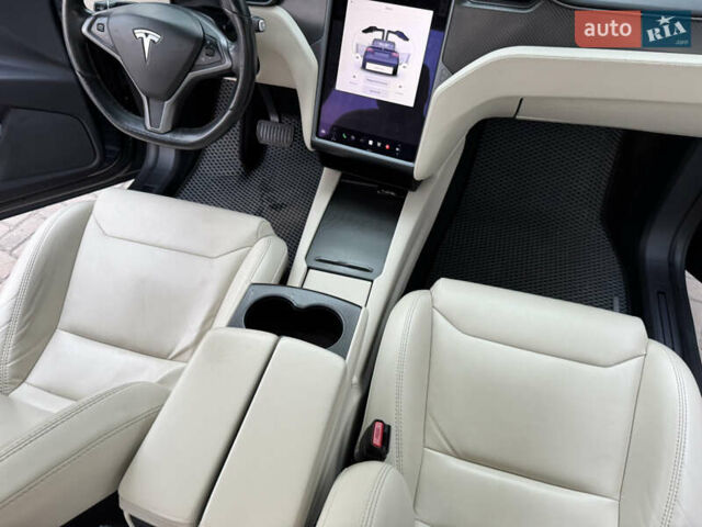 Серый Тесла Модель Х, объемом двигателя 0 л и пробегом 114 тыс. км за 43350 $, фото 41 на Automoto.ua