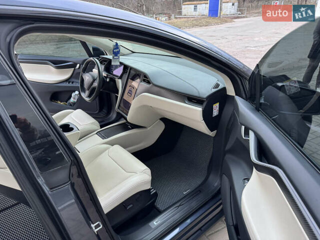 Серый Тесла Модель Х, объемом двигателя 0 л и пробегом 114 тыс. км за 43350 $, фото 16 на Automoto.ua