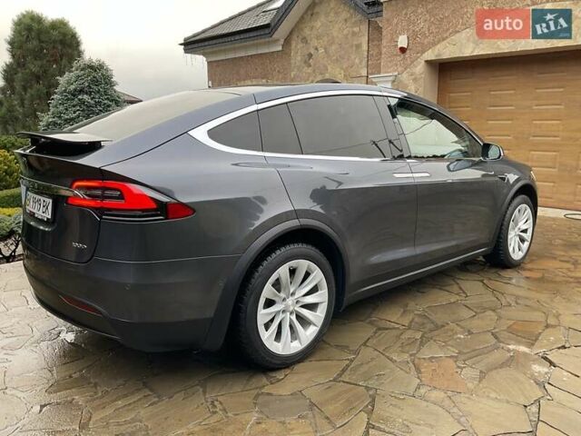 Серый Тесла Модель Х, объемом двигателя 0 л и пробегом 92 тыс. км за 26499 $, фото 4 на Automoto.ua