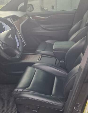 Серый Тесла Модель Х, объемом двигателя 0 л и пробегом 119 тыс. км за 28900 $, фото 4 на Automoto.ua