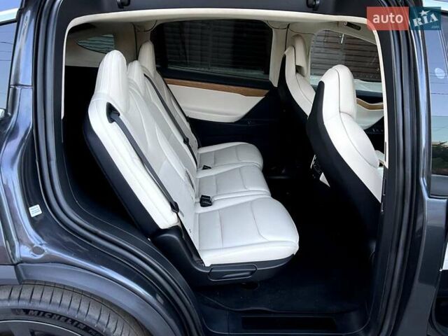 Серый Тесла Модель Х, объемом двигателя 0 л и пробегом 165 тыс. км за 22900 $, фото 9 на Automoto.ua