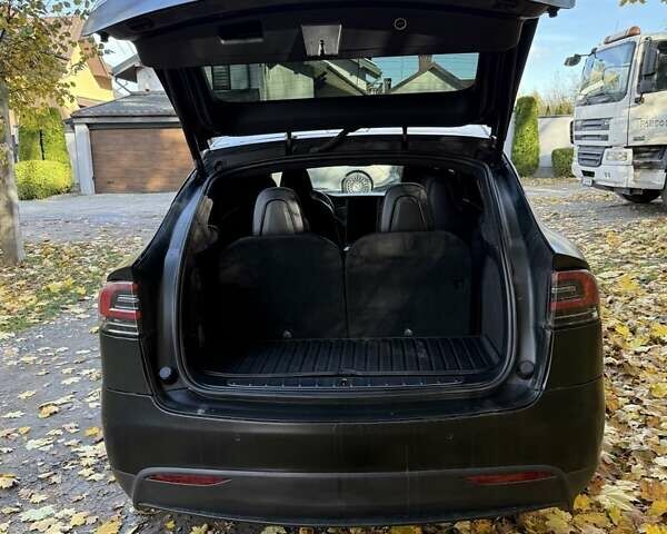 Серый Тесла Модель Х, объемом двигателя 0 л и пробегом 117 тыс. км за 28400 $, фото 7 на Automoto.ua