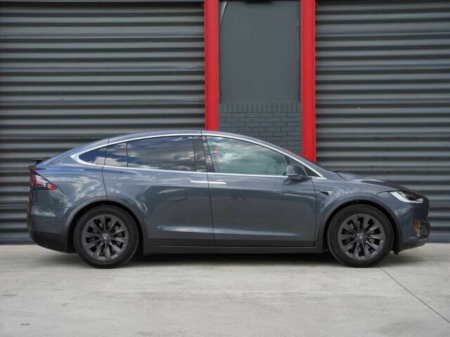 Серый Тесла Модель Х, объемом двигателя 0 л и пробегом 39 тыс. км за 19000 $, фото 6 на Automoto.ua