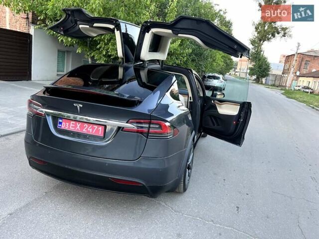Серый Тесла Модель Х, объемом двигателя 0 л и пробегом 165 тыс. км за 22900 $, фото 6 на Automoto.ua