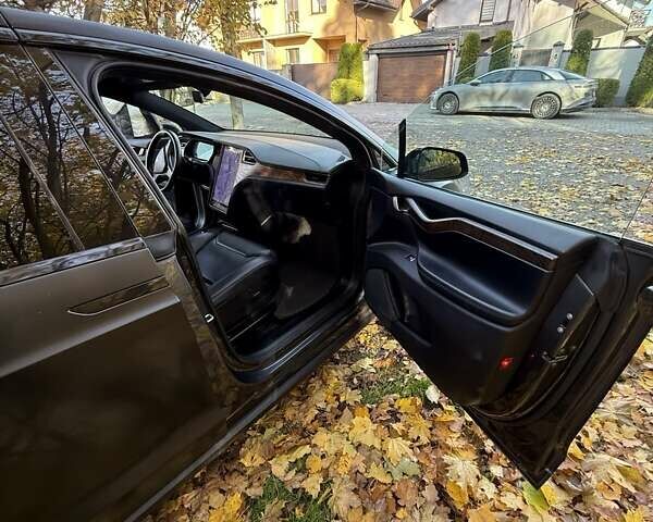 Серый Тесла Модель Х, объемом двигателя 0 л и пробегом 117 тыс. км за 28400 $, фото 8 на Automoto.ua