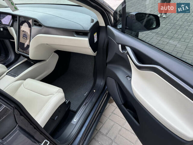 Серый Тесла Модель Х, объемом двигателя 0 л и пробегом 114 тыс. км за 43350 $, фото 23 на Automoto.ua