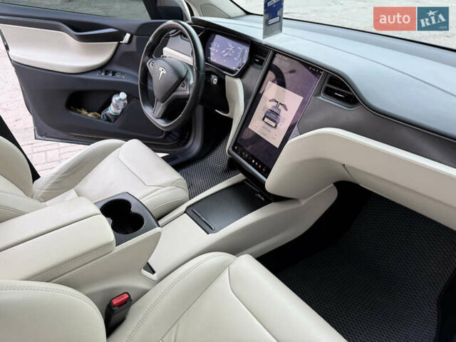 Серый Тесла Модель Х, объемом двигателя 0 л и пробегом 114 тыс. км за 43350 $, фото 21 на Automoto.ua