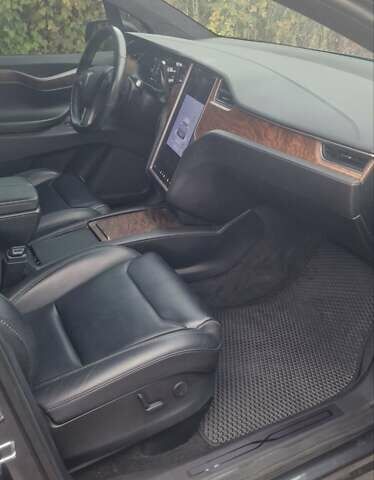 Серый Тесла Модель Х, объемом двигателя 0 л и пробегом 119 тыс. км за 28900 $, фото 8 на Automoto.ua