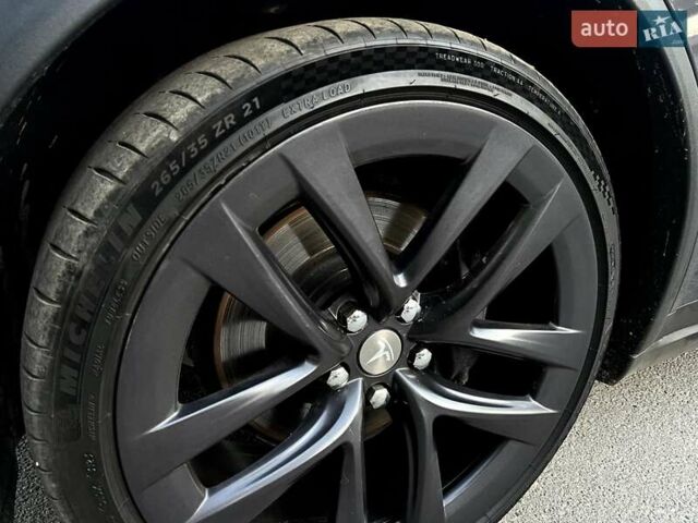 Серый Тесла Модель Х, объемом двигателя 0 л и пробегом 165 тыс. км за 22900 $, фото 2 на Automoto.ua