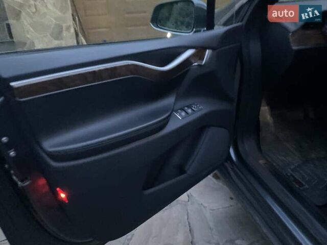 Серый Тесла Модель Х, объемом двигателя 0 л и пробегом 92 тыс. км за 26499 $, фото 15 на Automoto.ua