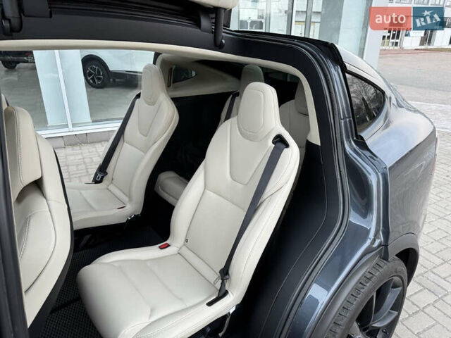 Серый Тесла Модель Х, объемом двигателя 0 л и пробегом 114 тыс. км за 43350 $, фото 31 на Automoto.ua