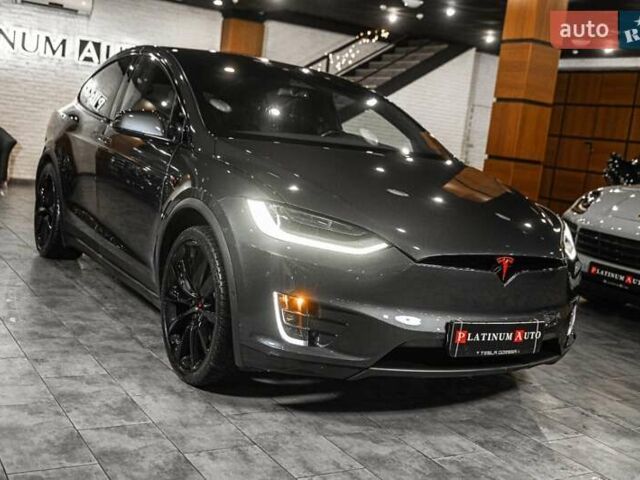 Серый Тесла Модель Х, объемом двигателя 0 л и пробегом 45 тыс. км за 31500 $, фото 16 на Automoto.ua