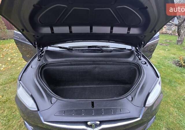 Серый Тесла Модель Х, объемом двигателя 0 л и пробегом 48 тыс. км за 33500 $, фото 31 на Automoto.ua