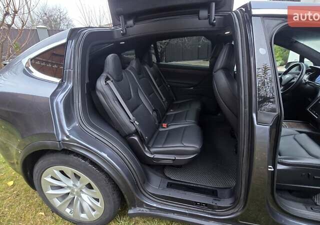 Серый Тесла Модель Х, объемом двигателя 0 л и пробегом 48 тыс. км за 33500 $, фото 26 на Automoto.ua