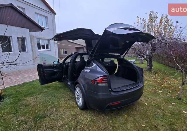 Серый Тесла Модель Х, объемом двигателя 0 л и пробегом 48 тыс. км за 33500 $, фото 12 на Automoto.ua