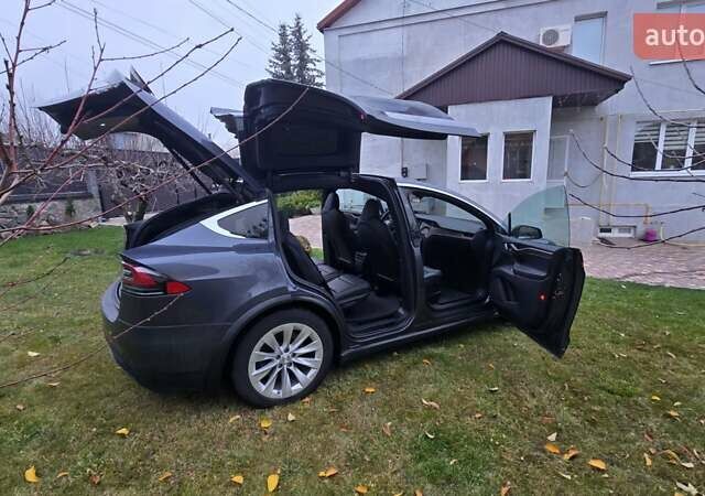 Серый Тесла Модель Х, объемом двигателя 0 л и пробегом 48 тыс. км за 33500 $, фото 11 на Automoto.ua