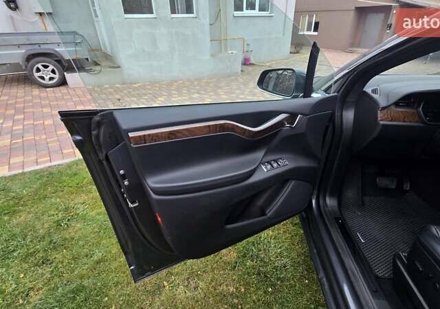 Серый Тесла Модель Х, объемом двигателя 0 л и пробегом 48 тыс. км за 33500 $, фото 24 на Automoto.ua