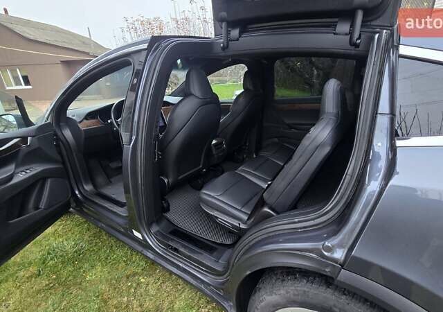 Серый Тесла Модель Х, объемом двигателя 0 л и пробегом 48 тыс. км за 33500 $, фото 20 на Automoto.ua