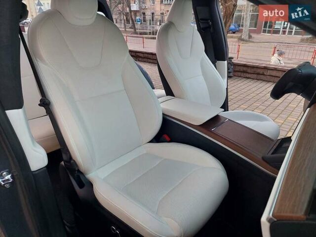 Серый Тесла Модель Х, объемом двигателя 0 л и пробегом 5 тыс. км за 52999 $, фото 49 на Automoto.ua