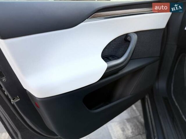 Серый Тесла Модель Х, объемом двигателя 0 л и пробегом 69 тыс. км за 40000 $, фото 14 на Automoto.ua