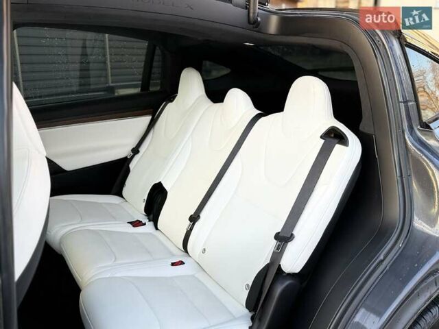 Серый Тесла Модель Х, объемом двигателя 0 л и пробегом 69 тыс. км за 40000 $, фото 20 на Automoto.ua